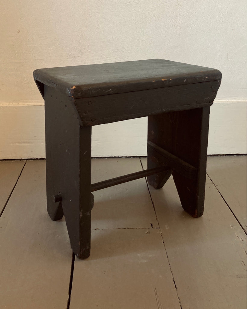 Very Dark Green Milking Stool – oldtownhaus