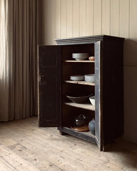Welsh cupboard with Fantastic Patina